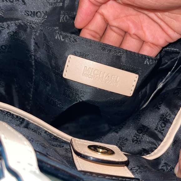 Michael Kors Jet Set Tote Bag - Picture 9 of 13